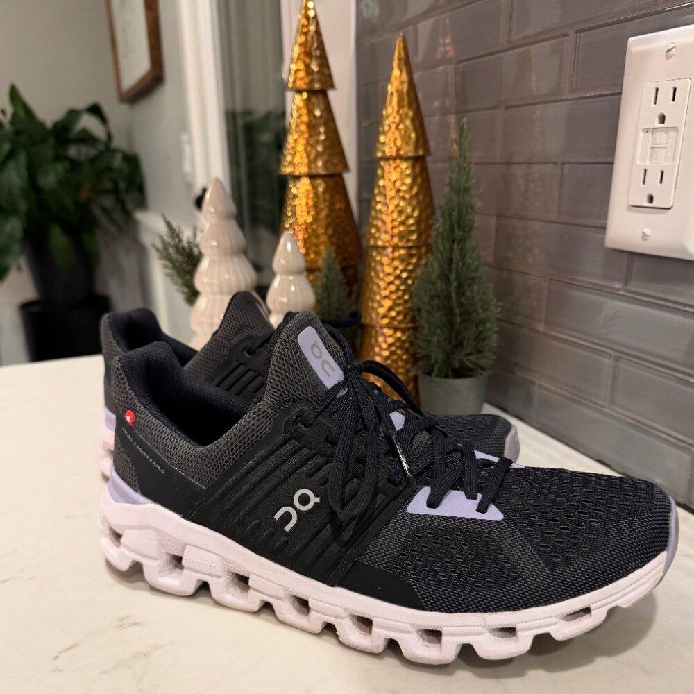 Like New Women's Size 11 On Cloudswift Shoes